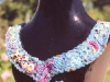 photo trop blanche du collier bleu