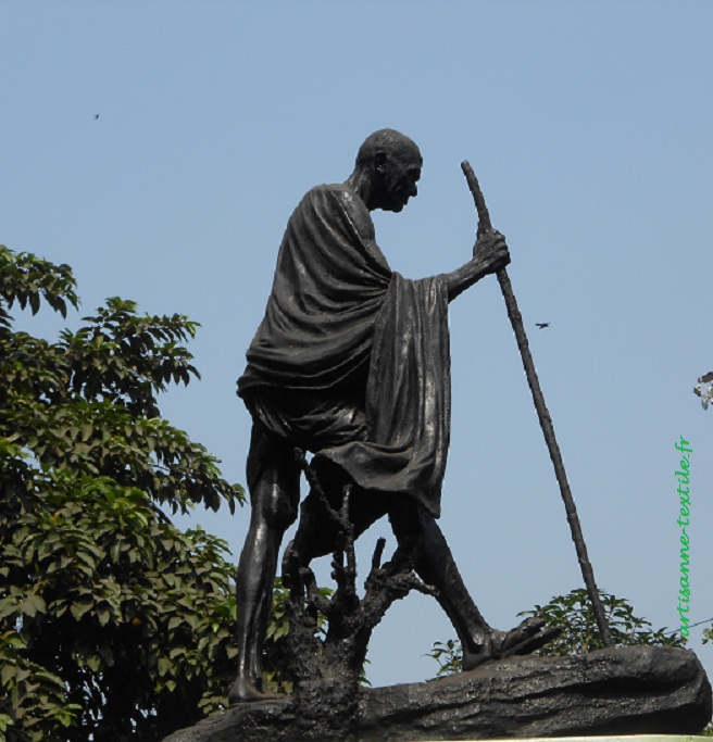 statue Gandhi in Kolkata
