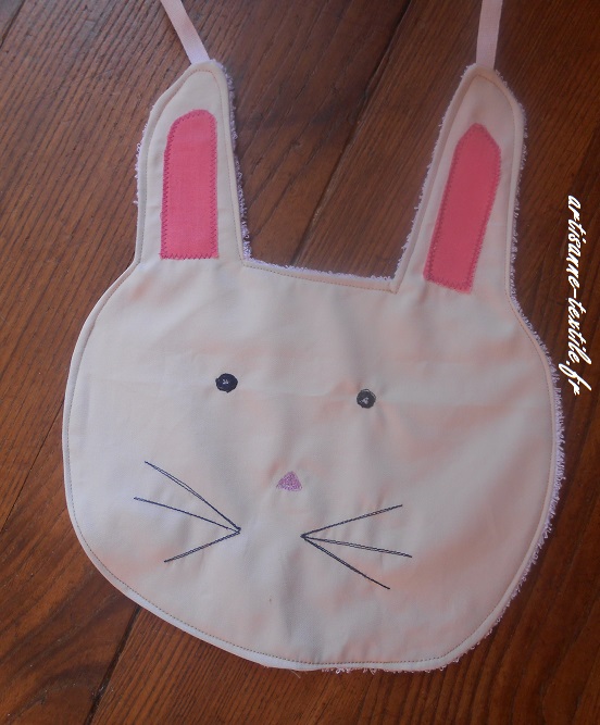 serviette DIY ou bavoir-lapin