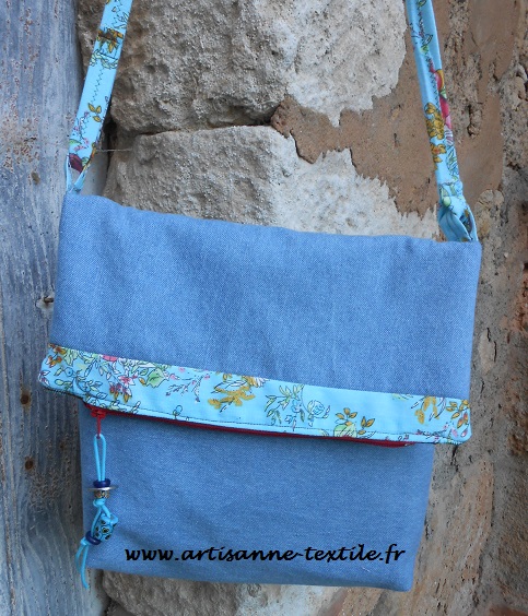 Sac en jean et tissu à fleurs