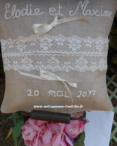 coussin d'alliances en lin et dentelle