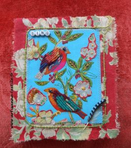 carte-textile aux oiseaux brodés