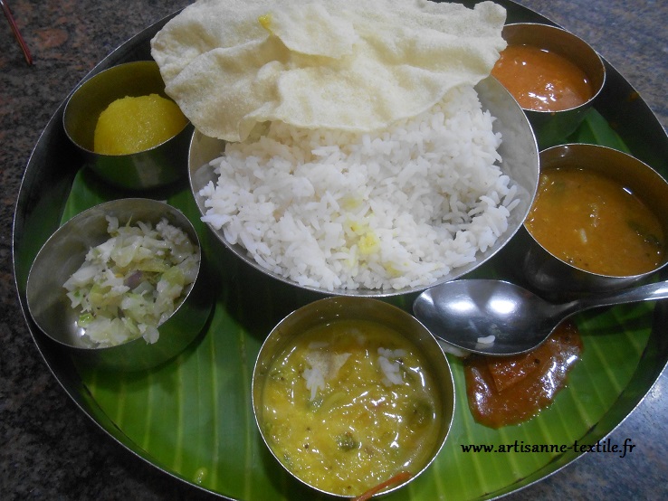 Thali et papadum en Inde du sud