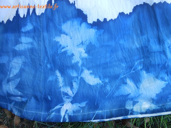 Robe 7: détails du cyanotype sur tissu