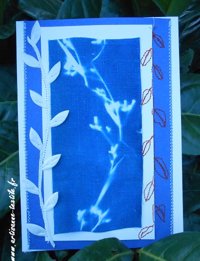 Mixed -media avec cyanotype, galon et piqué libre 