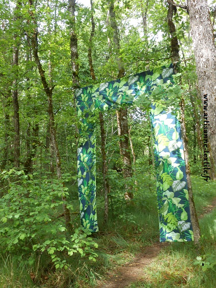 Installation textile sur le Causse de Coulaures à Sorges en Périgord