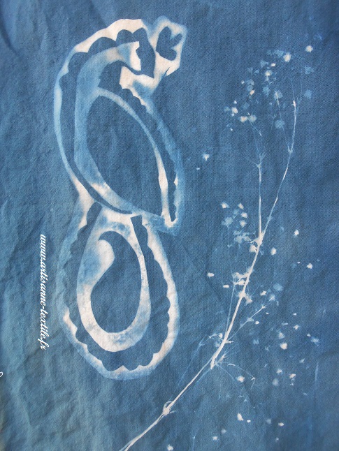 cyanotype sur tissu 1 avec pochoir paon