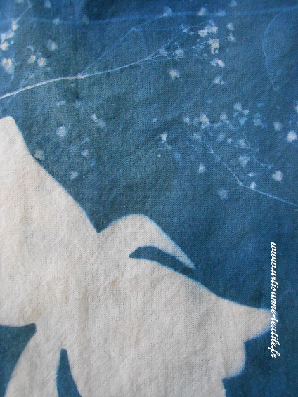 cyanotype sur tissu 2 détail: oiseau de paradis