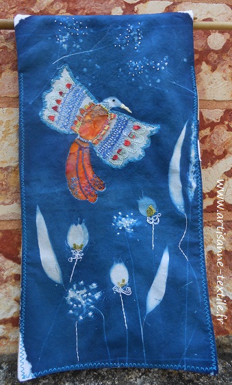 Broderie sur cyanotype pour un oiseau brodé