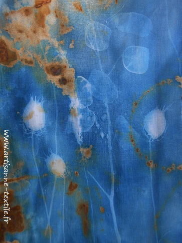 Expériences- cyanotype 3 sur tissu teint à la rouille