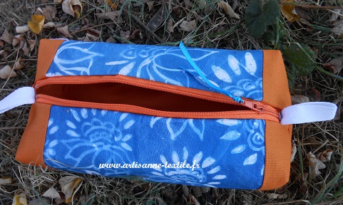 Trousse avec cyanotype-maison sur tissu, doublée de orange